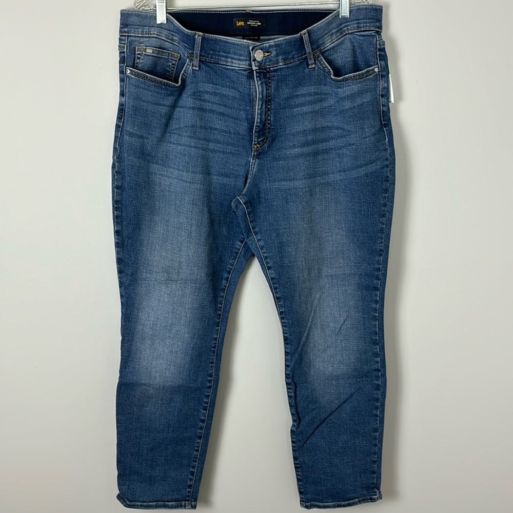 LEE  REGULAR FIT SKINNY LEG MID RISE FLEX MOTION short